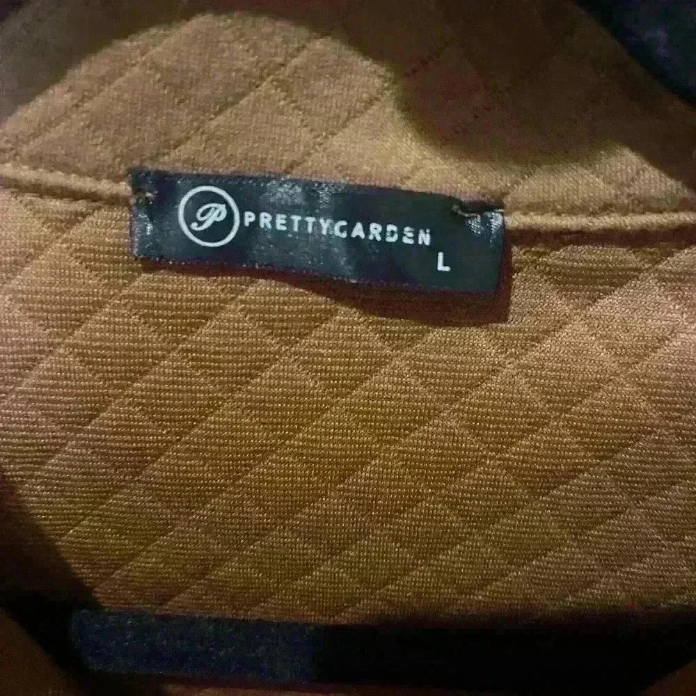 Woman's shacket - Picture 2 of 6